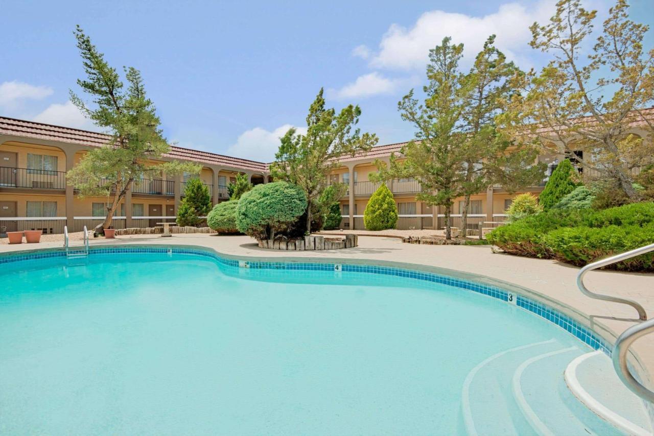 Midtown Inn & Suites Αλμπουκέρκι Εξωτερικό φωτογραφία